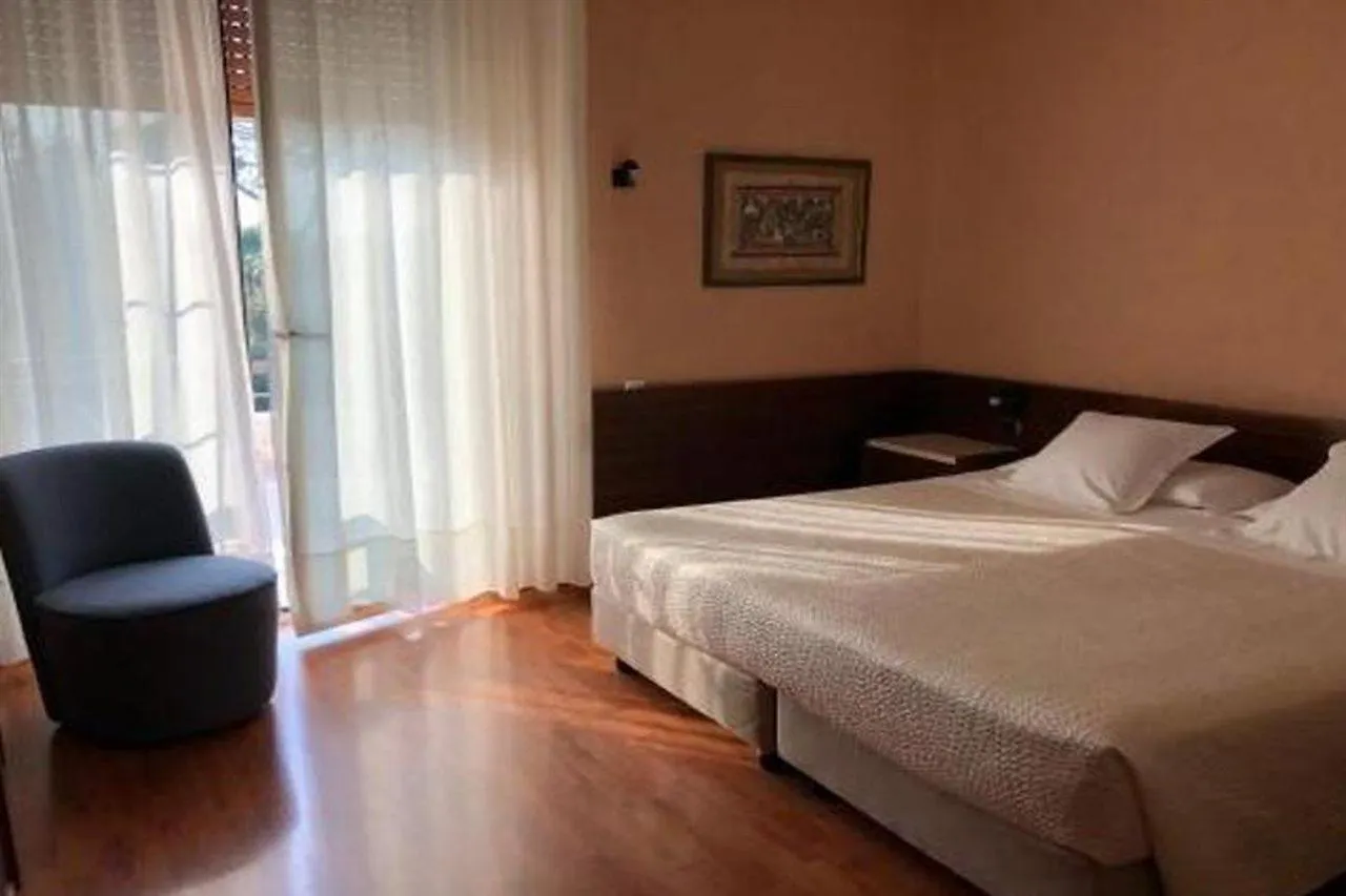 *** Bed and breakfast Le Petit Du Lac Sirmione Italia