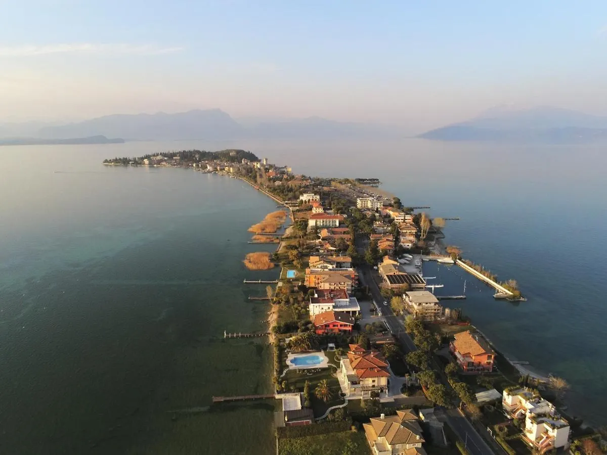 Le Petit Du Lac Bed & Breakfast Sirmione