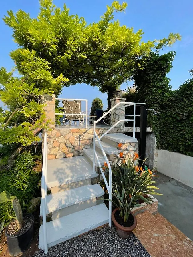 Le Petit Du Lac Bed & Breakfast